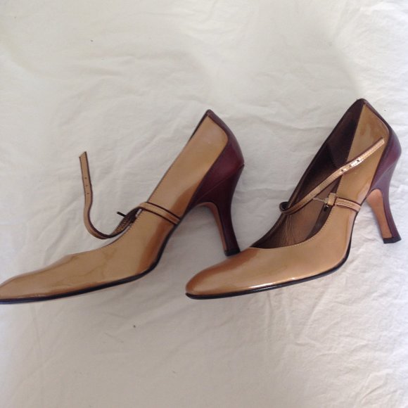 Women's Joan &David Gold/Brown heels ,used ,sz 8m - Picture 2 of 5